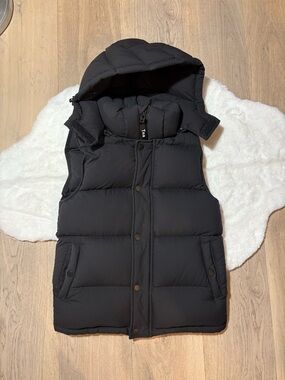Aritzia TNA Super Puff Vest Black XXS